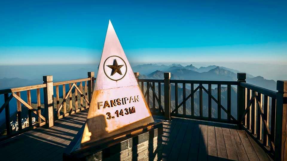 Cột mộc 3.143m đỉnh Fansipan của dãy Hoàng Liên Sơn